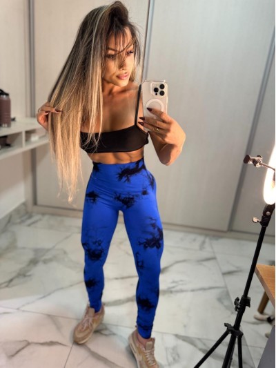 Calça tiedye com empina bumbum azul